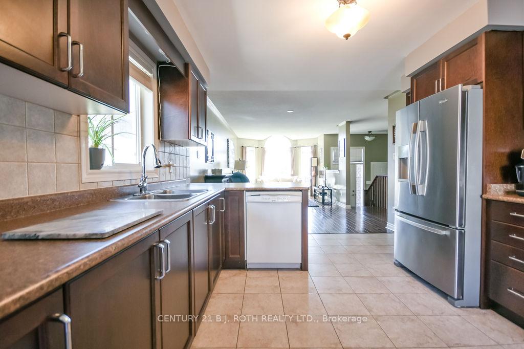 Photo 11 of 12 White Crescent, Barrie, Holly — HOMEH
