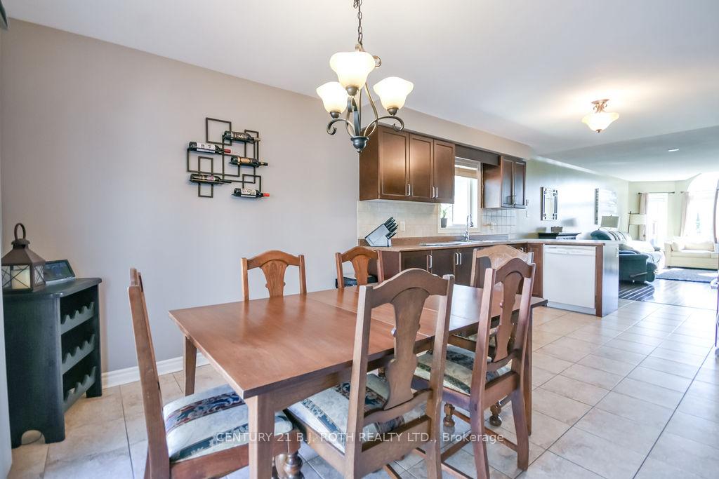 Photo 13 of 12 White Crescent, Barrie, Holly — HOMEH