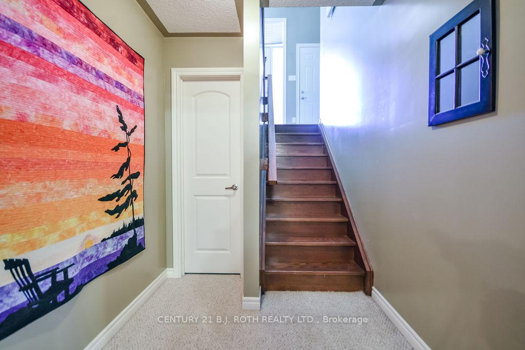 Photo 23 of 12 White Crescent, Barrie, Holly — HOMEH