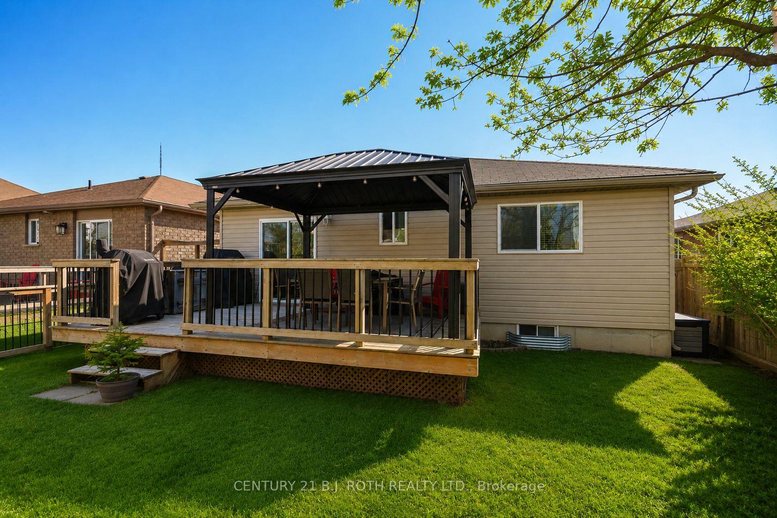 Photo 38 of 12 White Crescent, Barrie, Holly — HOMEH