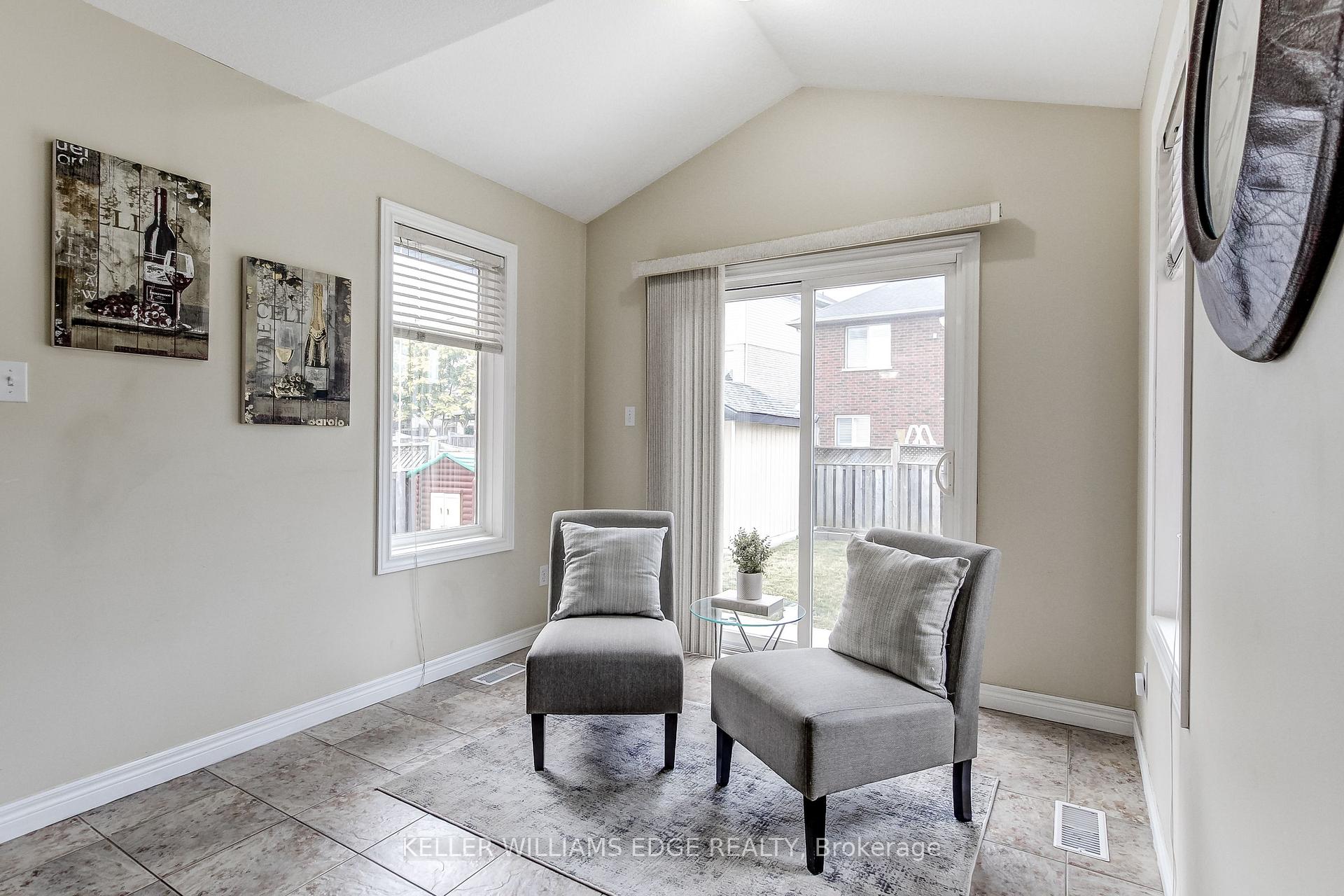 Photo 11 of 69 Solsbury Crescent, Hamilton, Mount Hope — HOMEH