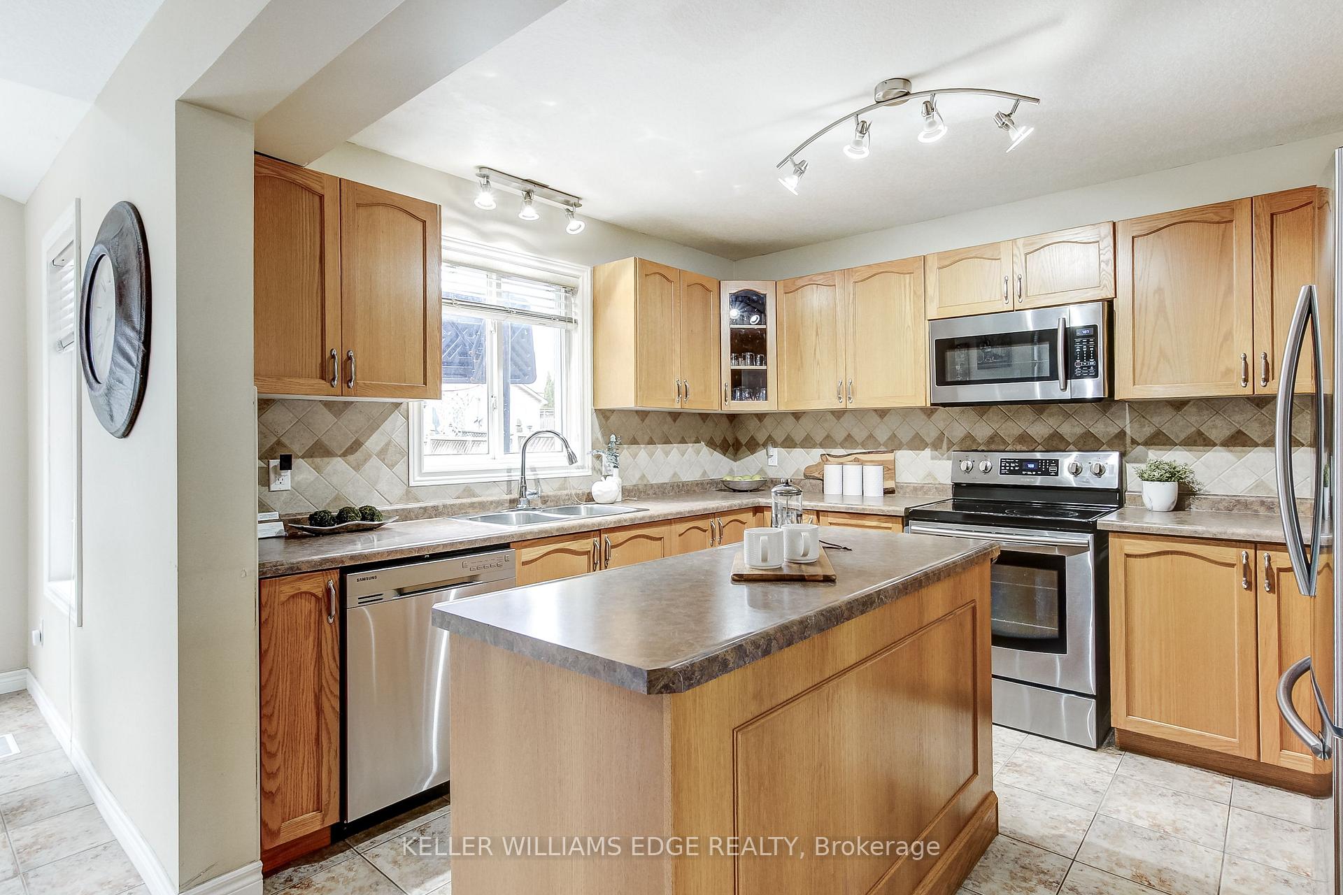 Photo 12 of 69 Solsbury Crescent, Hamilton, Mount Hope — HOMEH
