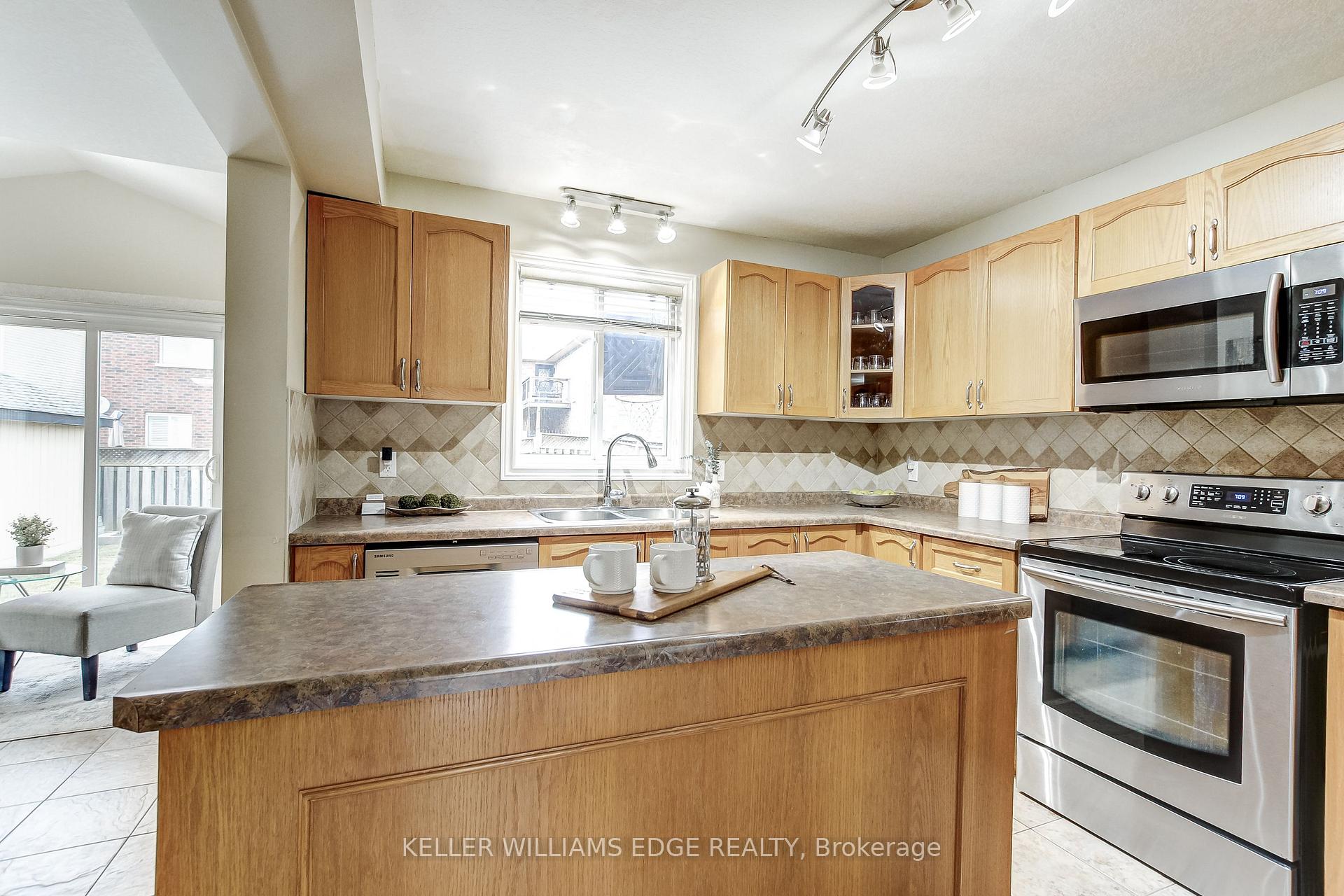 Photo 14 of 69 Solsbury Crescent, Hamilton, Mount Hope — HOMEH