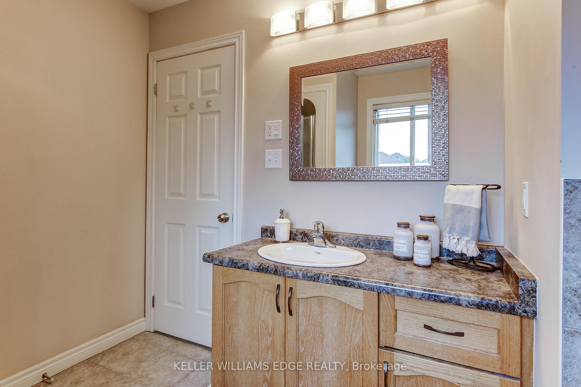 Photo 32 of 69 Solsbury Crescent, Hamilton, Mount Hope — HOMEH