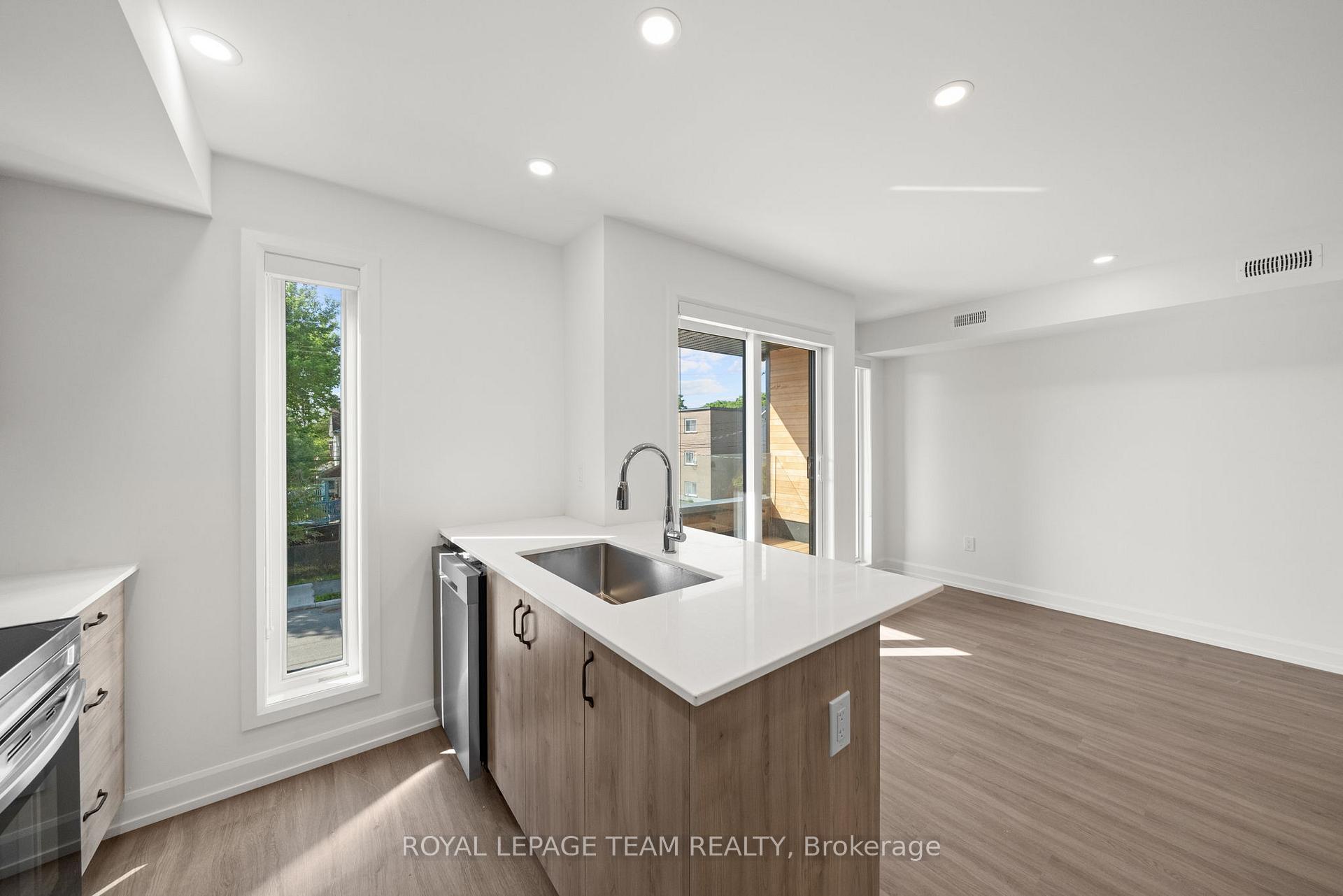 Photo 12 of Unit Upper, 998 Hollington Street, Ottawa, Carlington — HOMEH
