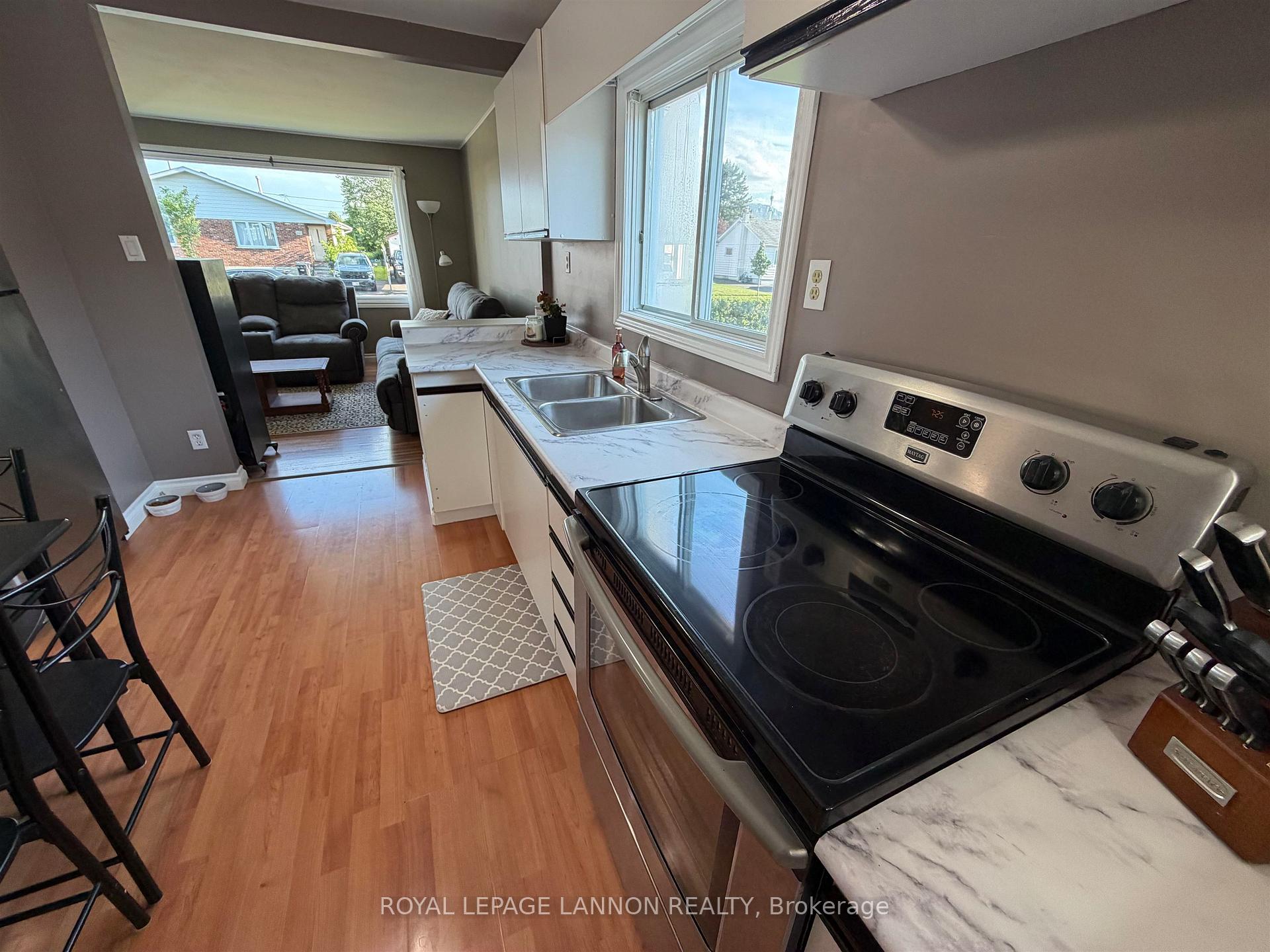 Photo 16 of 441 Christina Street E, Thunder Bay, Westfort — HOMEH