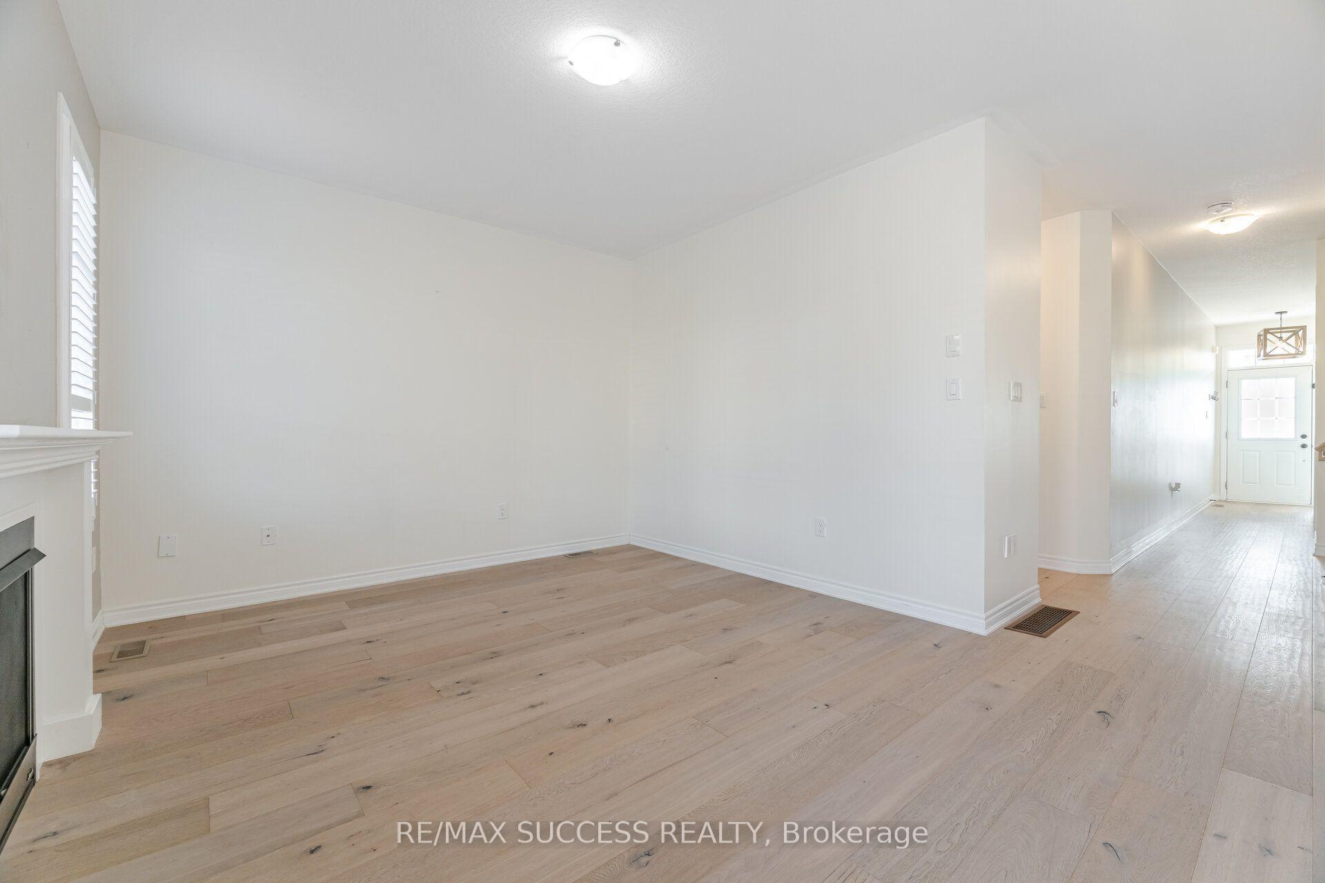 Photo 9 of 28 Pickett Place, Cambridge, Preston Heights — HOMEH