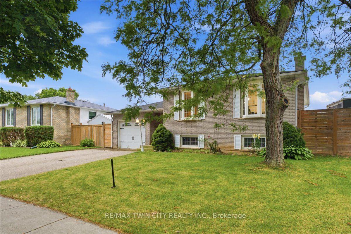 Photo 3 of 76 Enfield Crescent, Brantford, Lynden Hills — HOMEH