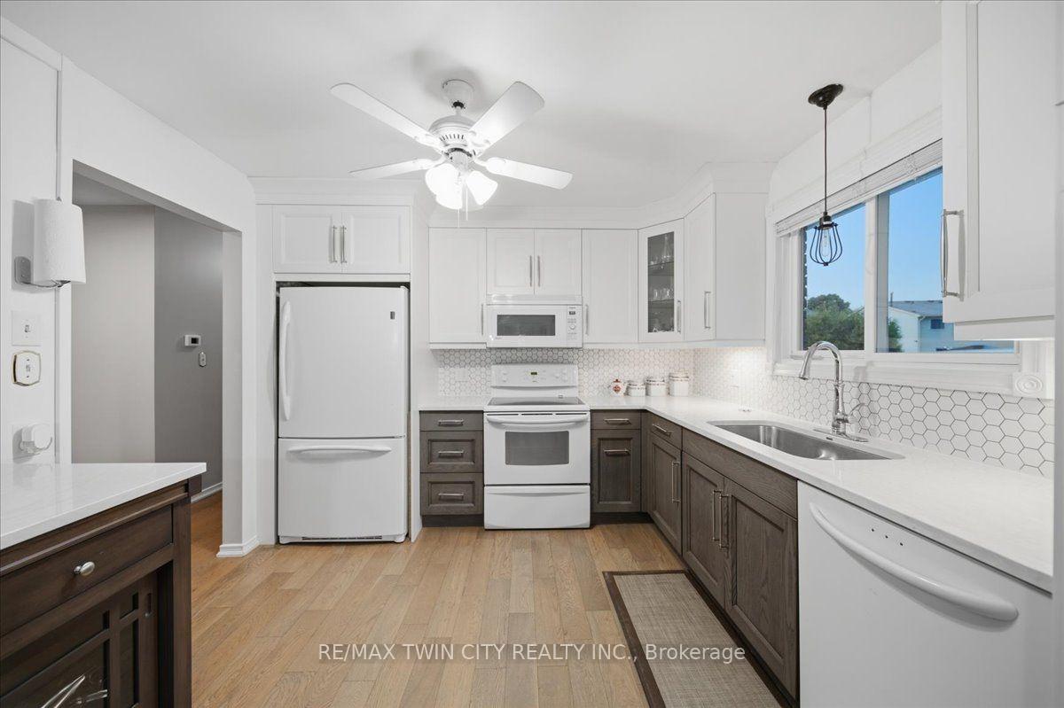 Photo 13 of 76 Enfield Crescent, Brantford, Lynden Hills — HOMEH