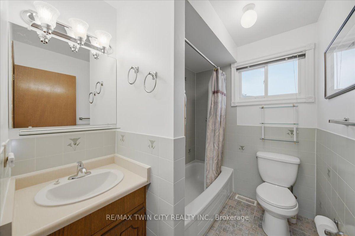 Photo 15 of 76 Enfield Crescent, Brantford, Lynden Hills — HOMEH