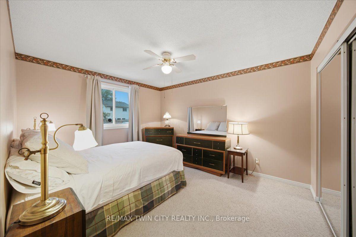 Photo 18 of 76 Enfield Crescent, Brantford, Lynden Hills — HOMEH