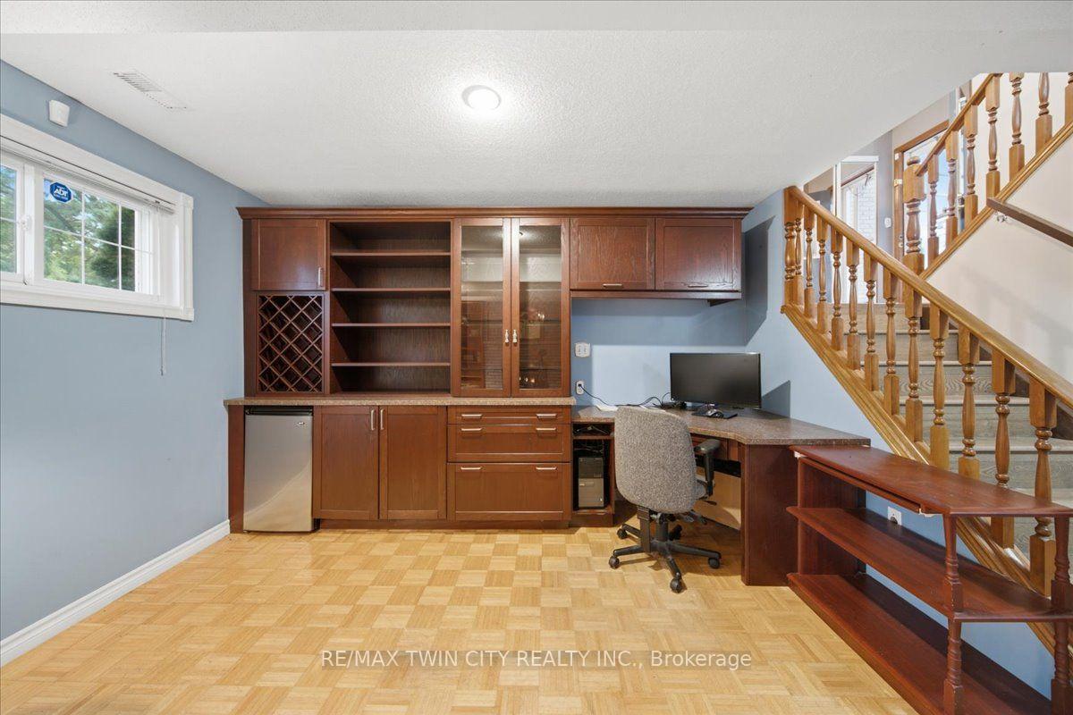Photo 23 of 76 Enfield Crescent, Brantford, Lynden Hills — HOMEH