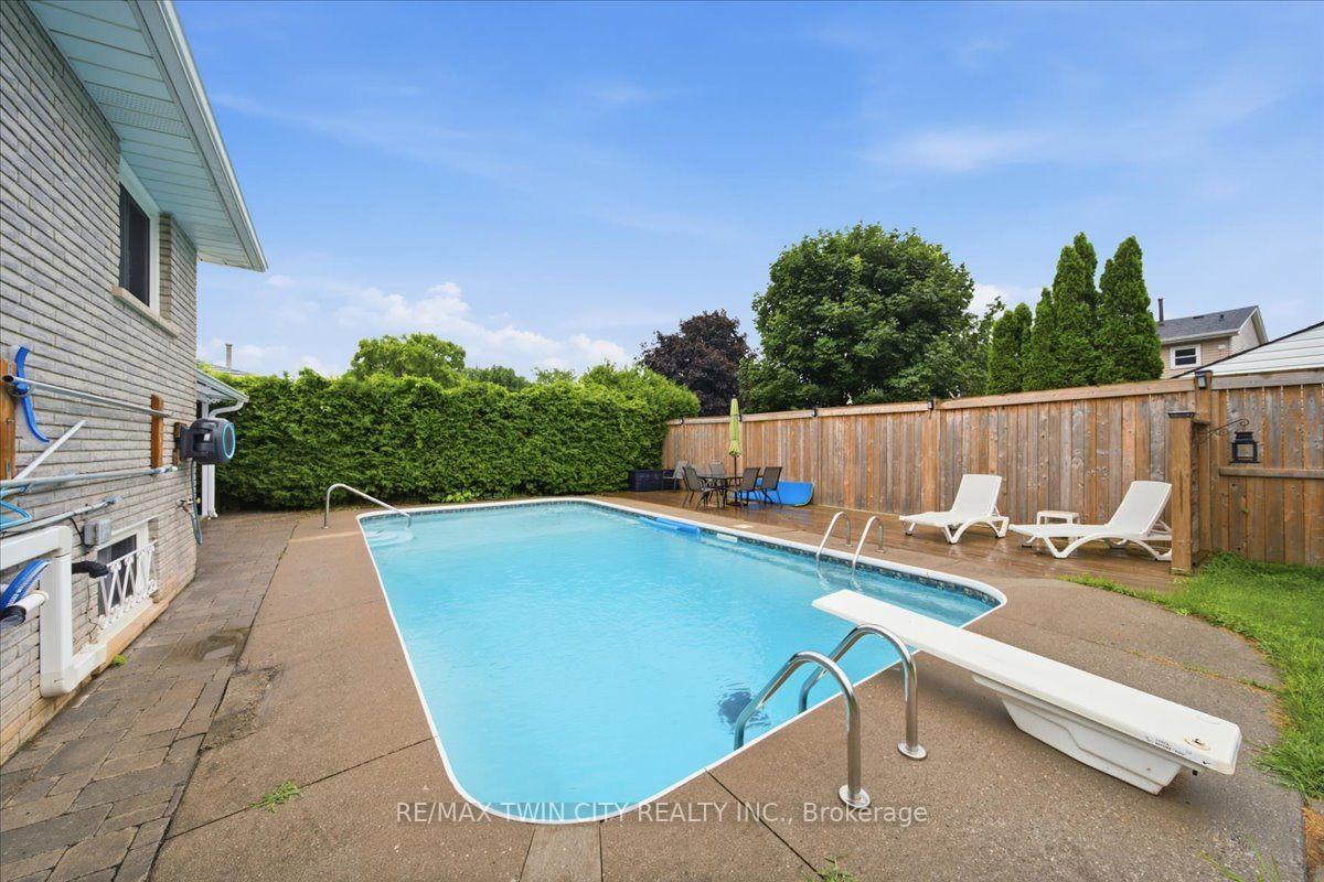Photo 33 of 76 Enfield Crescent, Brantford, Lynden Hills — HOMEH