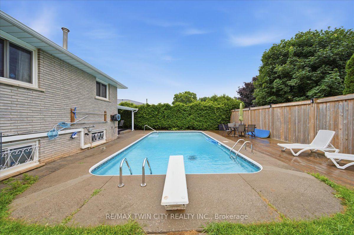 Photo 34 of 76 Enfield Crescent, Brantford, Lynden Hills — HOMEH
