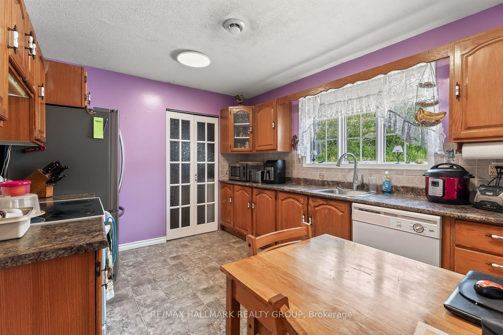 Photo 18 of 1651 Regional Rd 174 Highway, Ottawa, Camelot — HOMEH