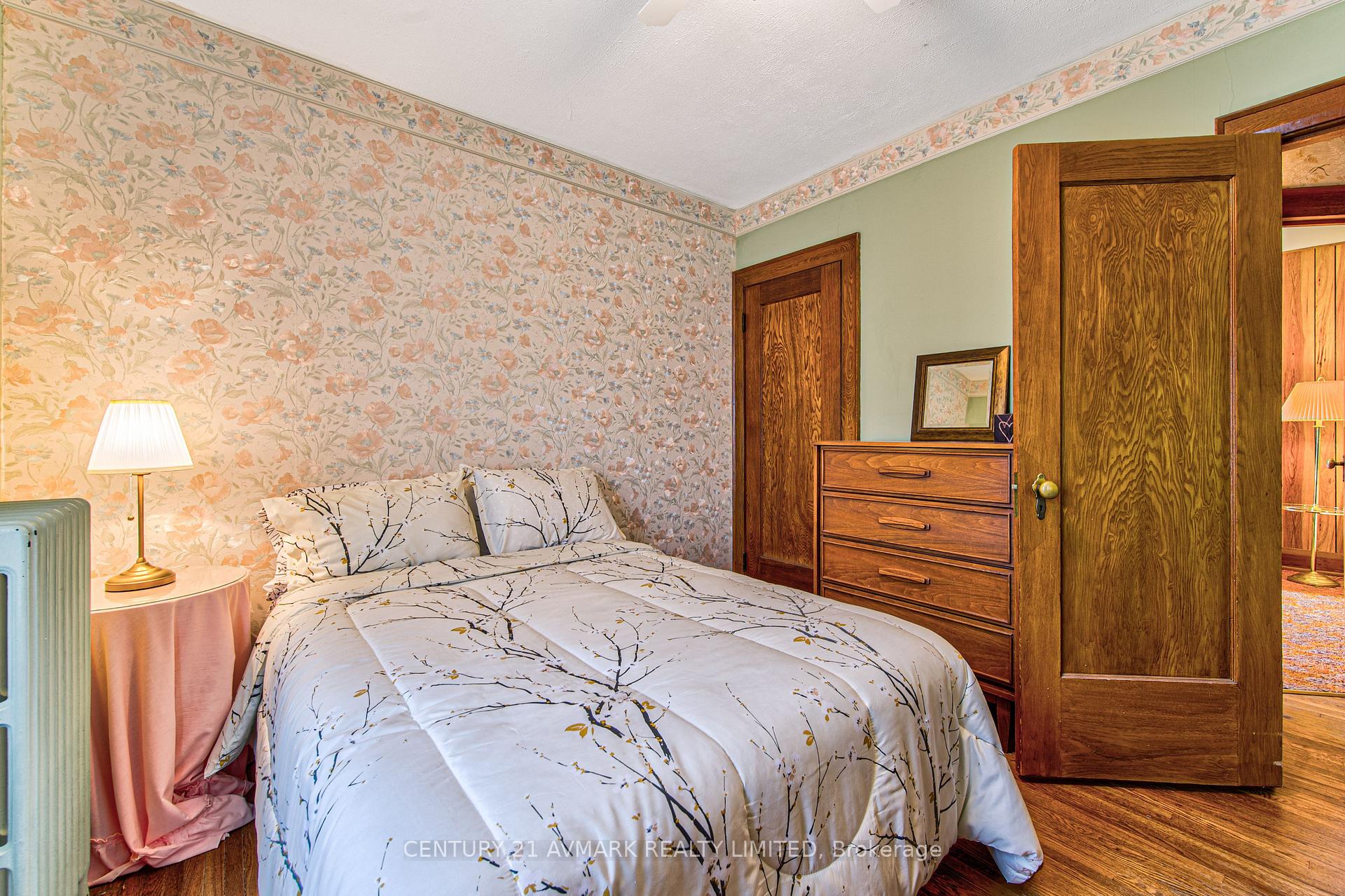 Photo 9 of 104 Highland Avenue, St. Catharines, Old Glenridge — HOMEH
