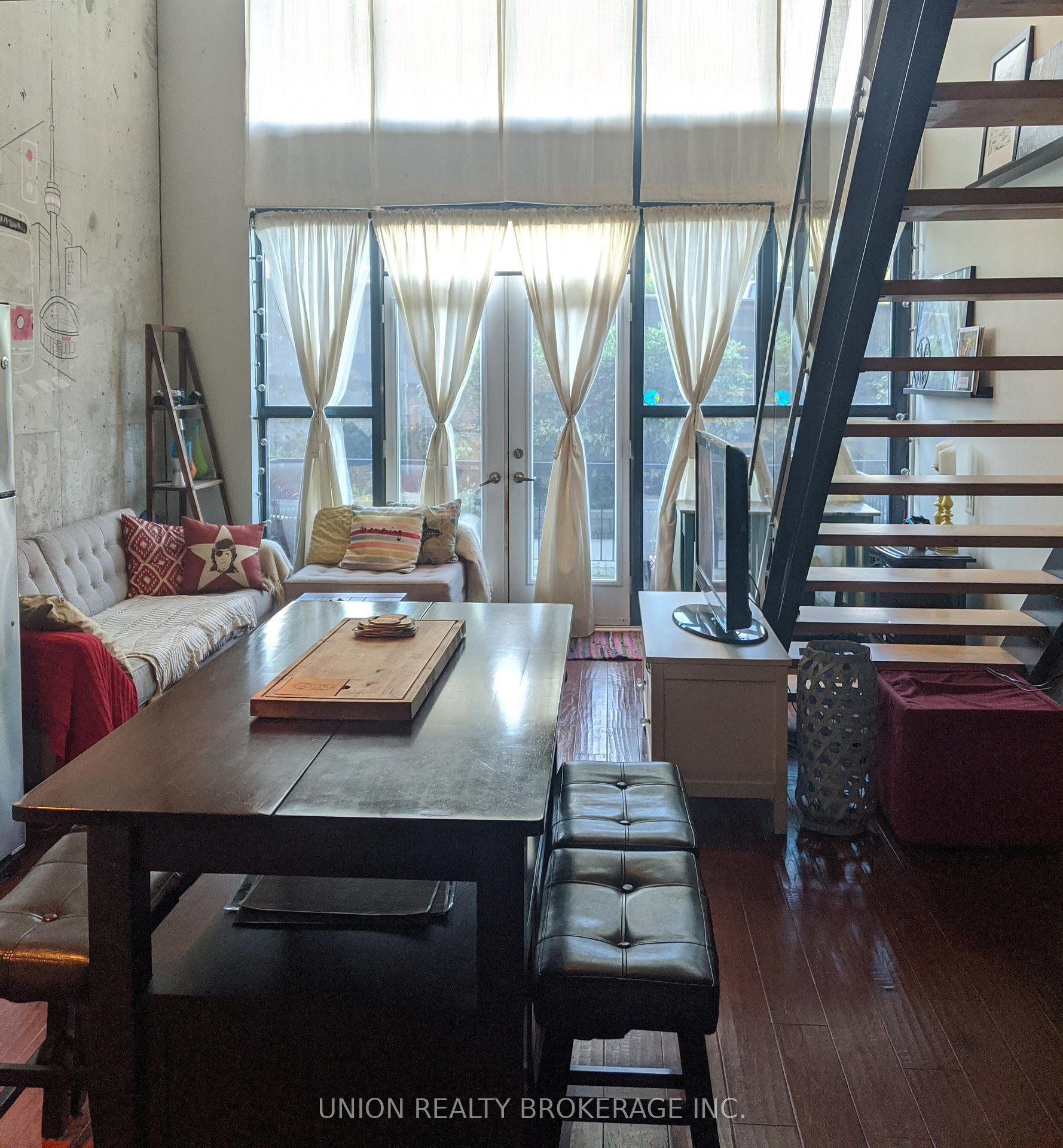 Photo 3 of Unit 105, 369 Sorauren Avenue, Toronto, Roncesvalles — HOMEH