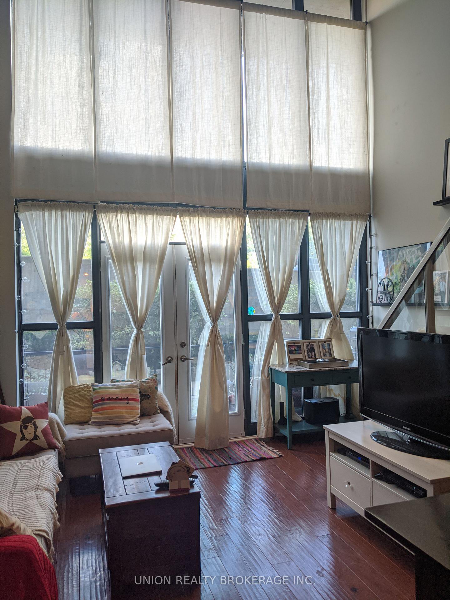 Photo 5 of Unit 105, 369 Sorauren Avenue, Toronto, Roncesvalles — HOMEH