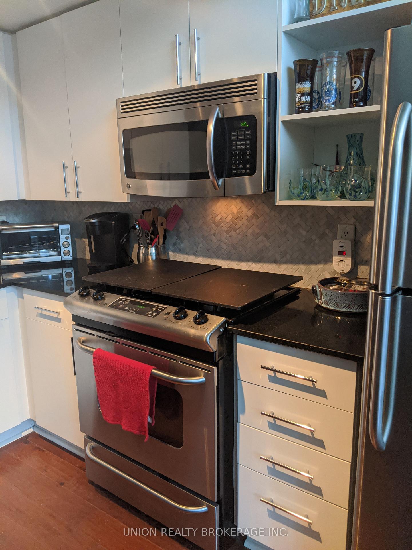 Photo 10 of Unit 105, 369 Sorauren Avenue, Toronto, Roncesvalles — HOMEH