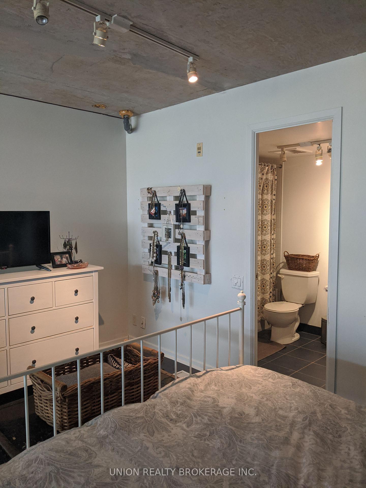 Photo 21 of Unit 105, 369 Sorauren Avenue, Toronto, Roncesvalles — HOMEH