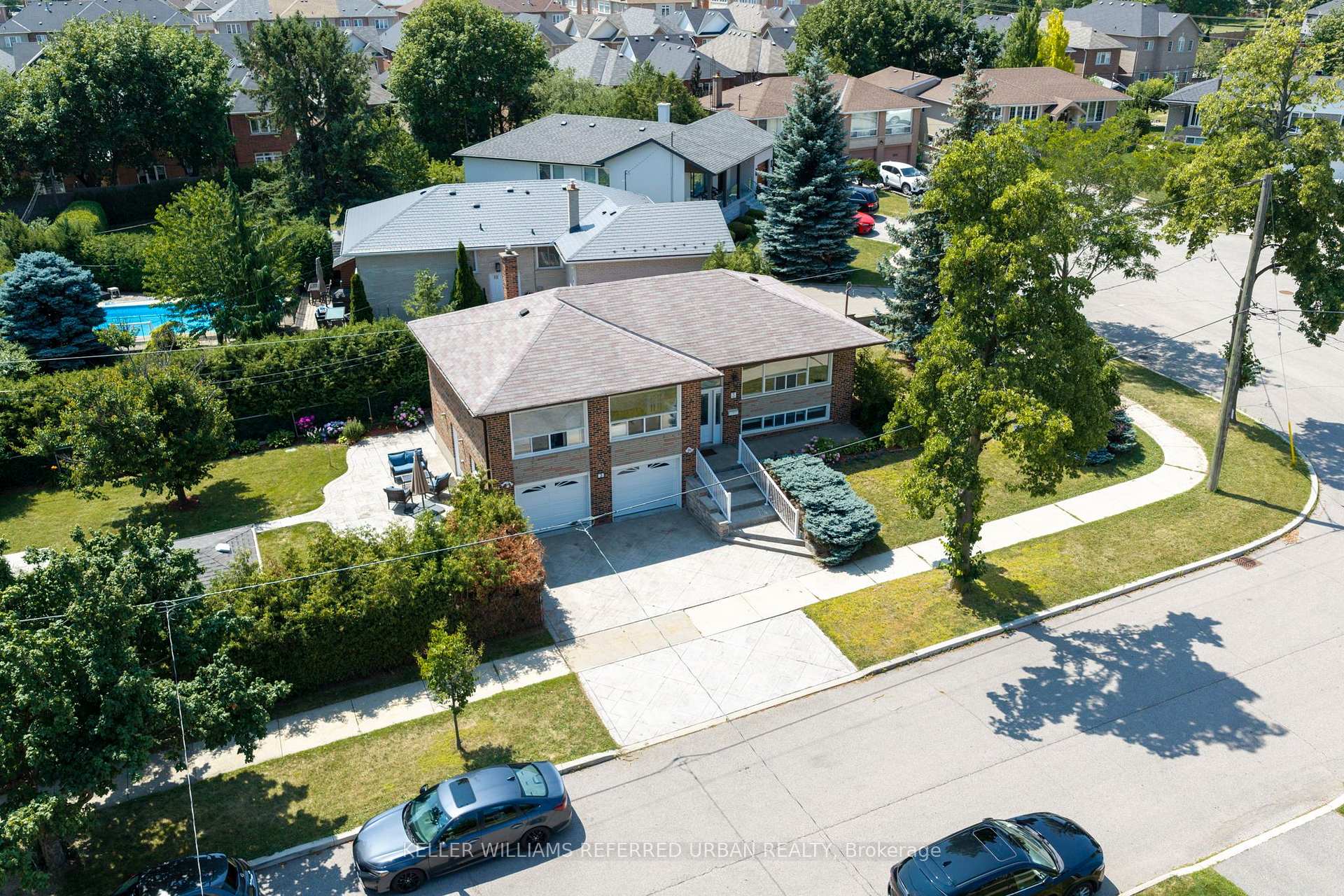 Photo 3 of 3 Brancaster Court, Etobicoke, Eringate-Centennial-West Deane — HOMEH