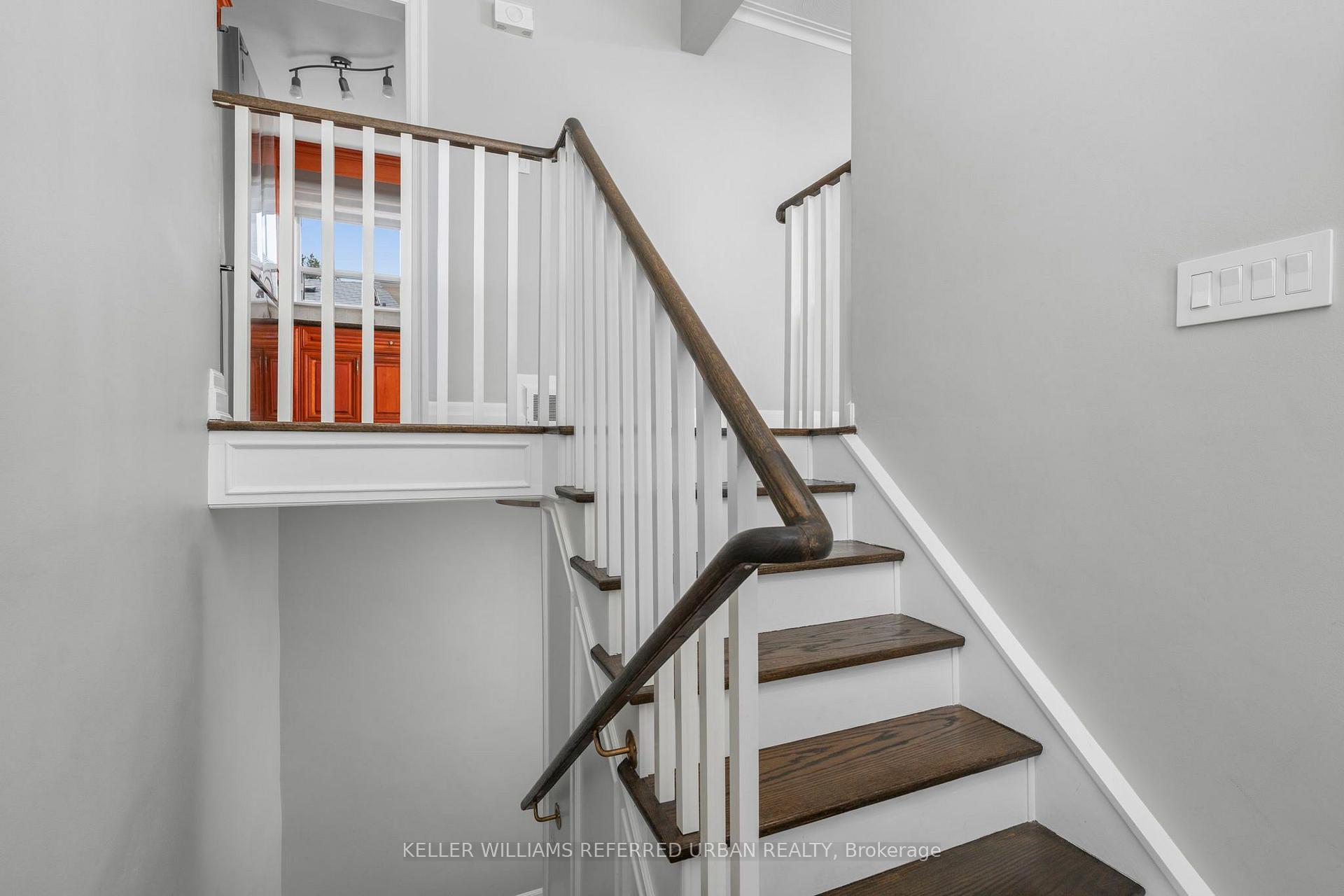 Photo 8 of 3 Brancaster Court, Etobicoke, Eringate-Centennial-West Deane — HOMEH