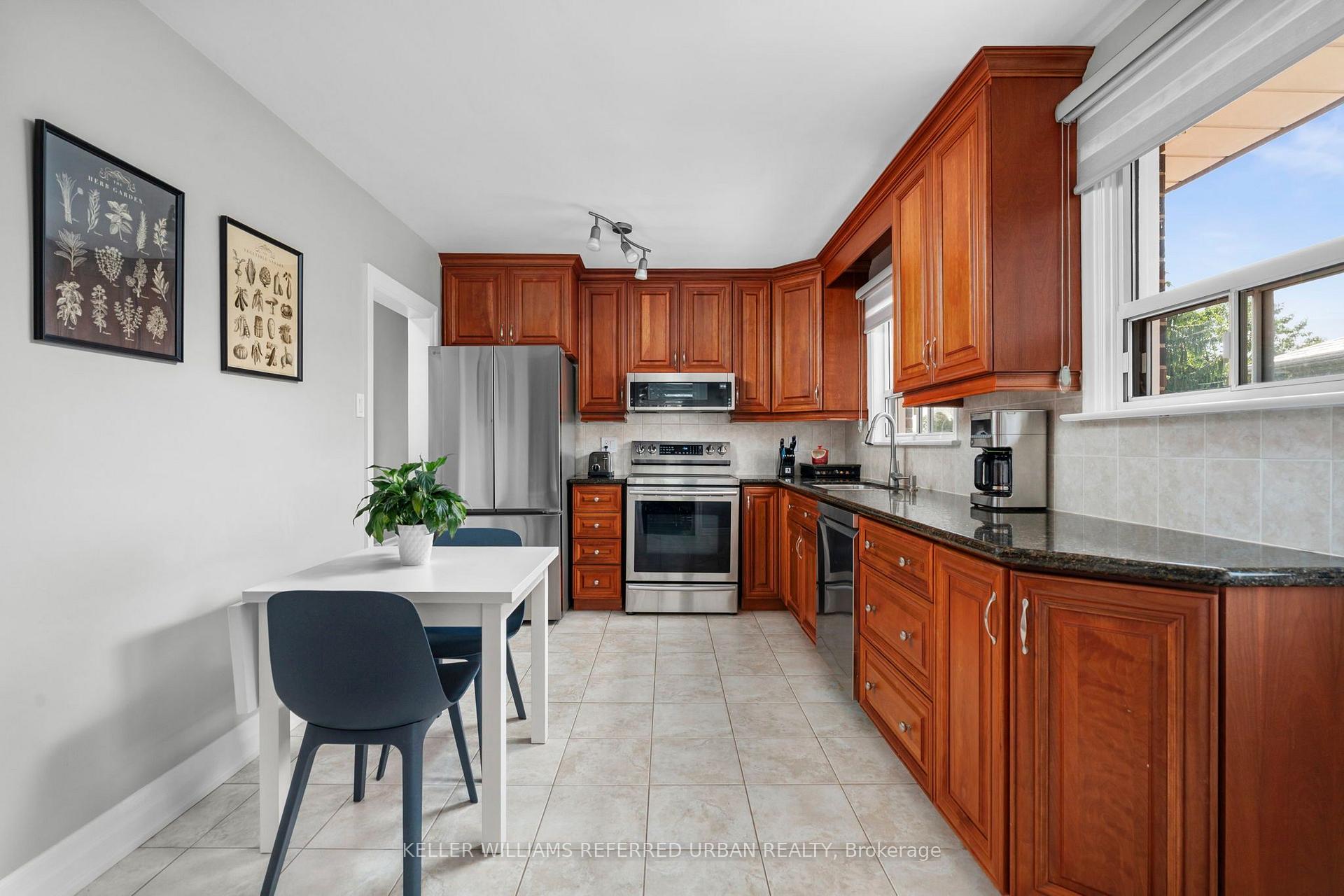 Photo 15 of 3 Brancaster Court, Etobicoke, Eringate-Centennial-West Deane — HOMEH