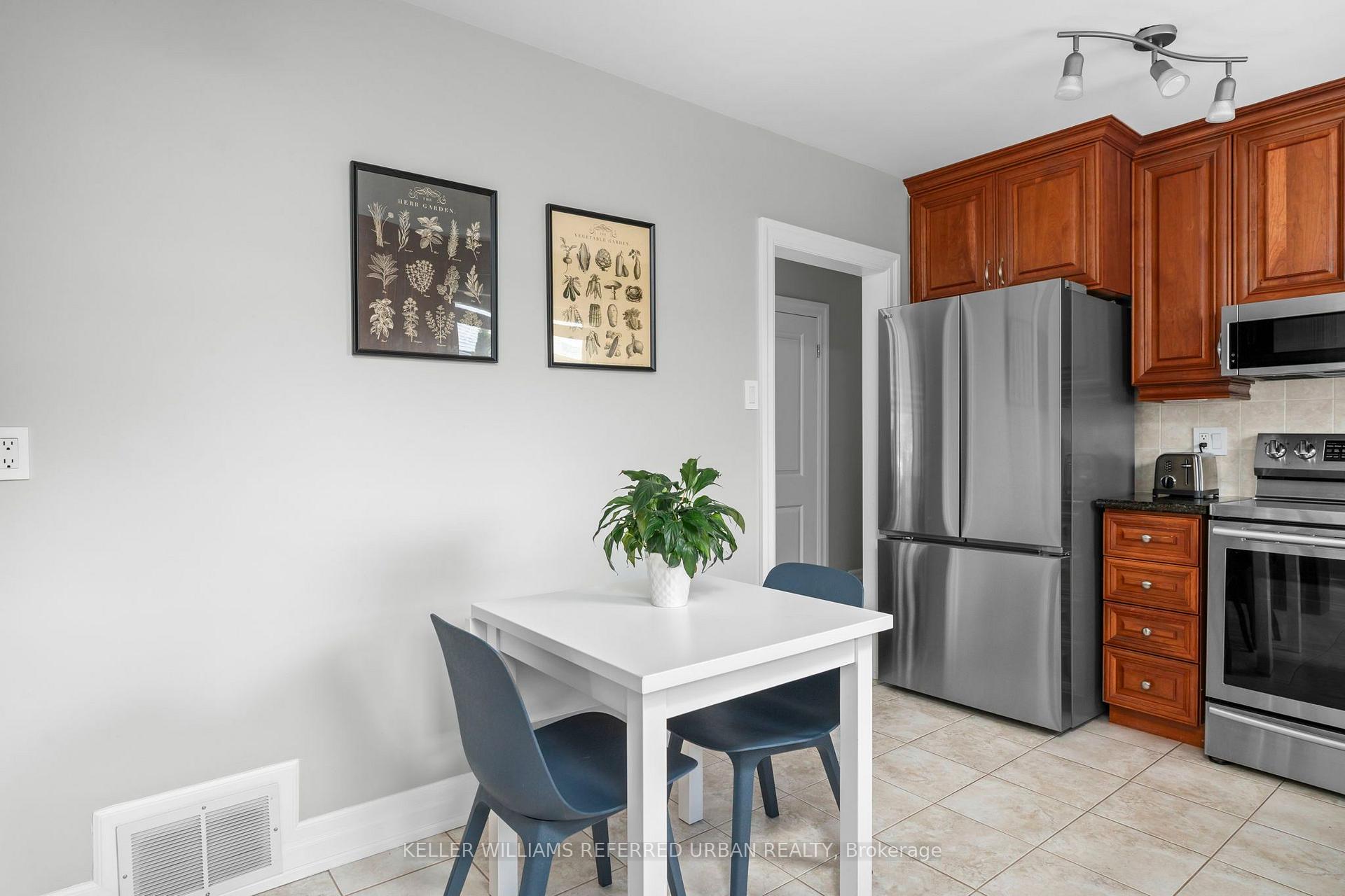 Photo 16 of 3 Brancaster Court, Etobicoke, Eringate-Centennial-West Deane — HOMEH