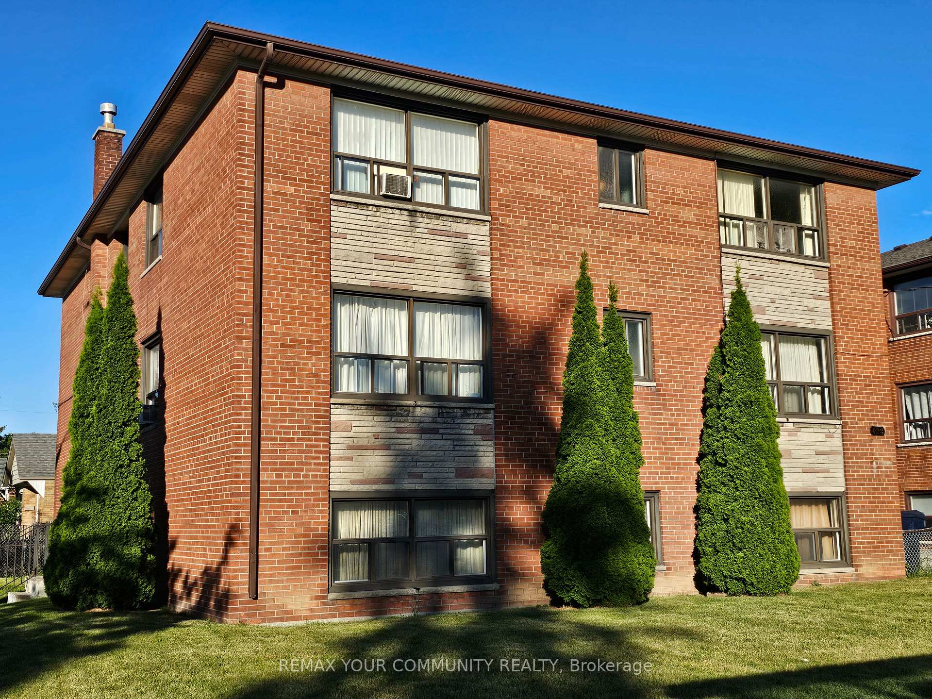 Photo 1 of Unit 5, 423 Pharmacy Avenue, Scarborough, Clairlea-Birchmount — HOMEH