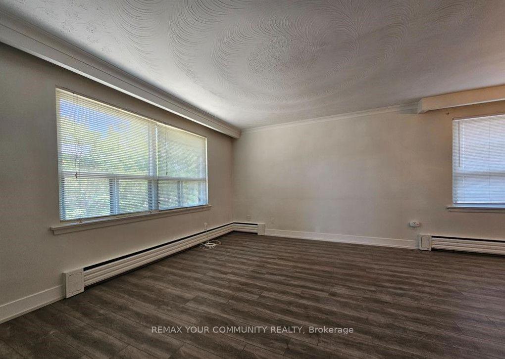 Photo 4 of Unit 5, 423 Pharmacy Avenue, Scarborough, Clairlea-Birchmount — HOMEH