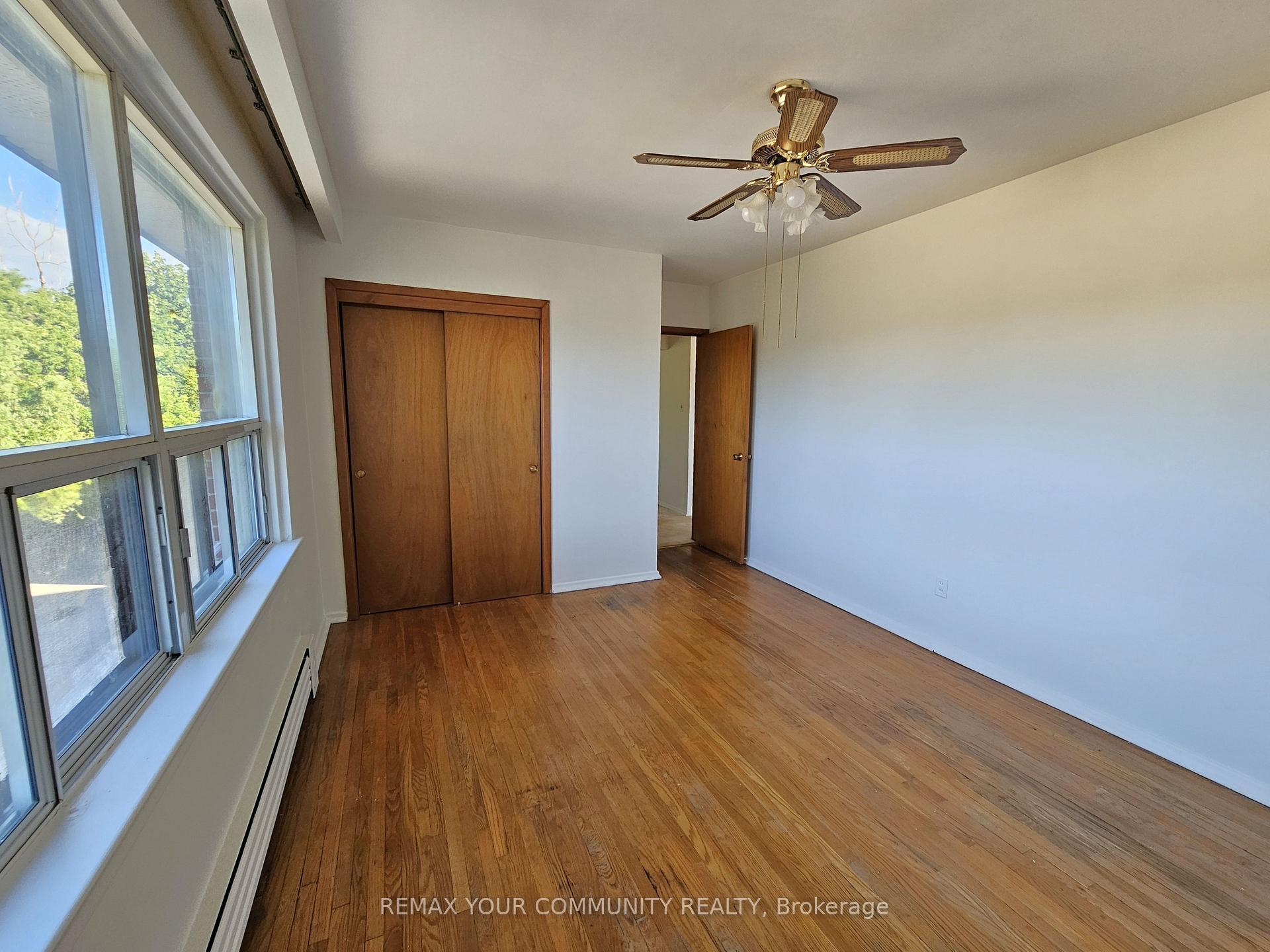 Photo 7 of Unit 5, 423 Pharmacy Avenue, Scarborough, Clairlea-Birchmount — HOMEH