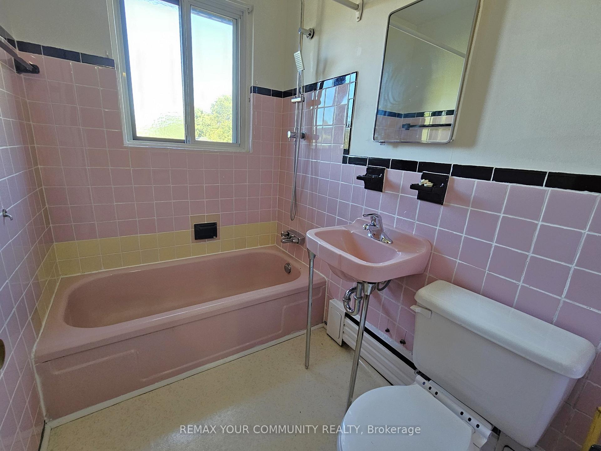 Photo 10 of Unit 5, 423 Pharmacy Avenue, Scarborough, Clairlea-Birchmount — HOMEH