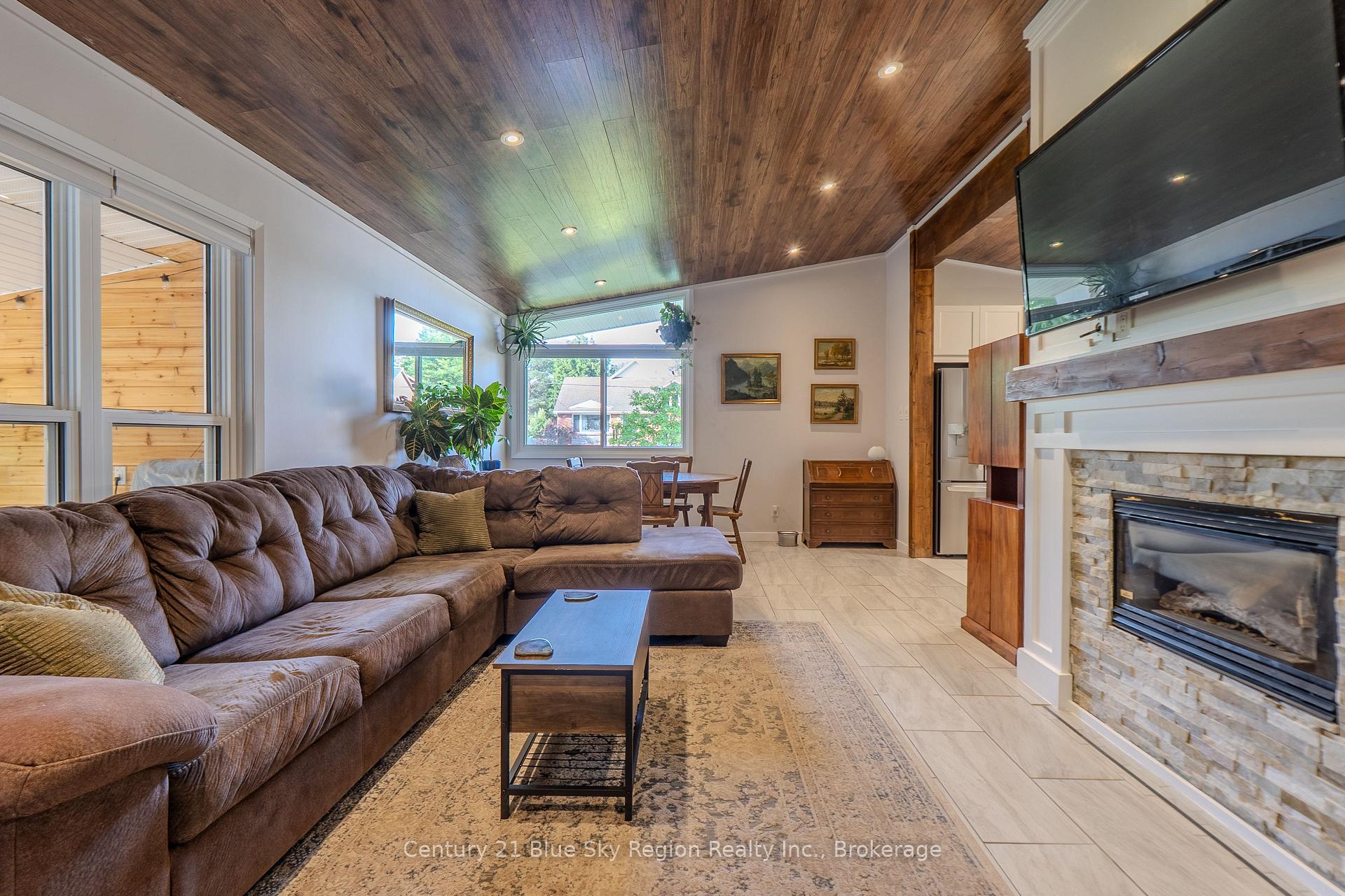 Photo 7 of 1440 Jane Street, North Bay, West End — HOMEH