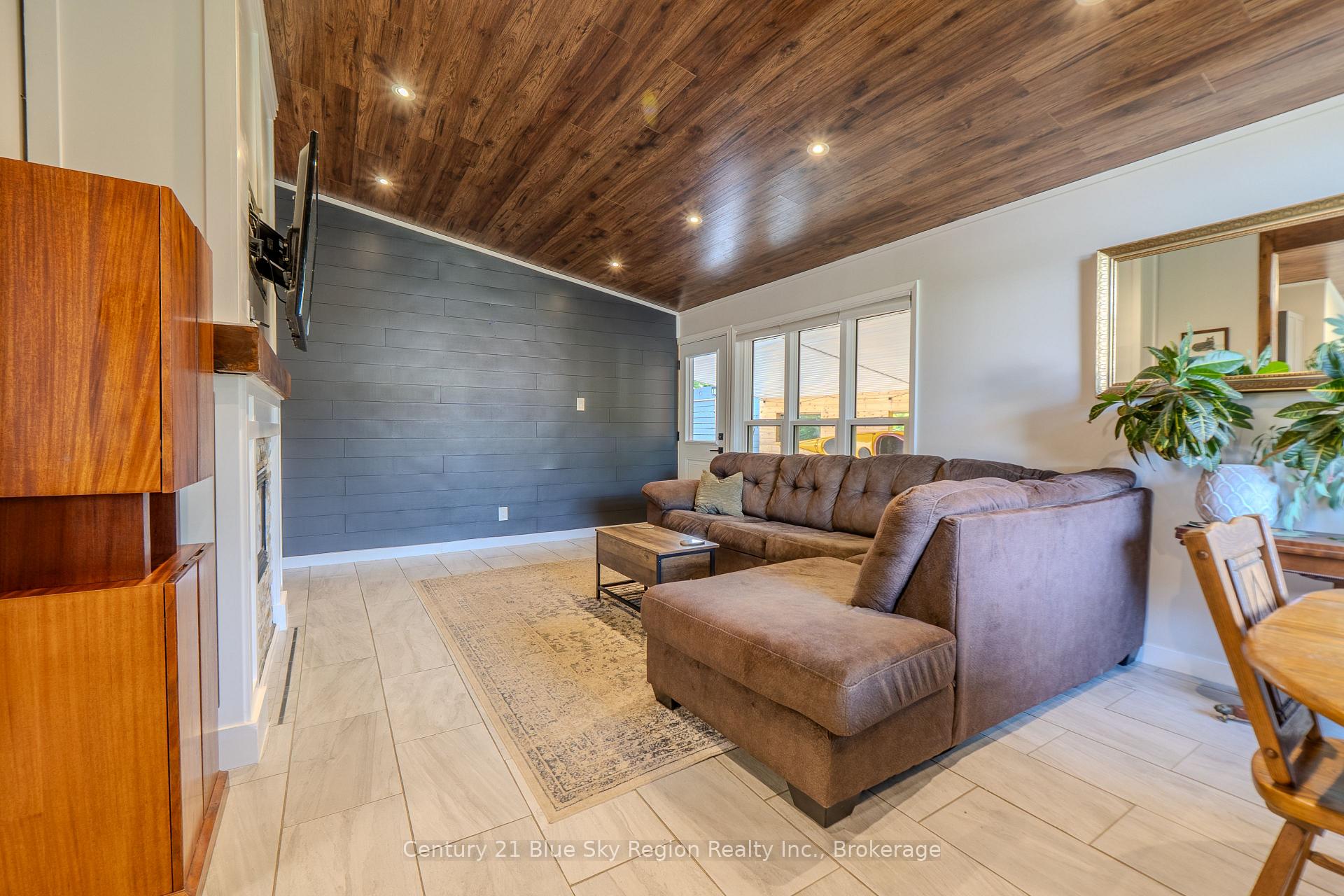 Photo 8 of 1440 Jane Street, North Bay, West End — HOMEH