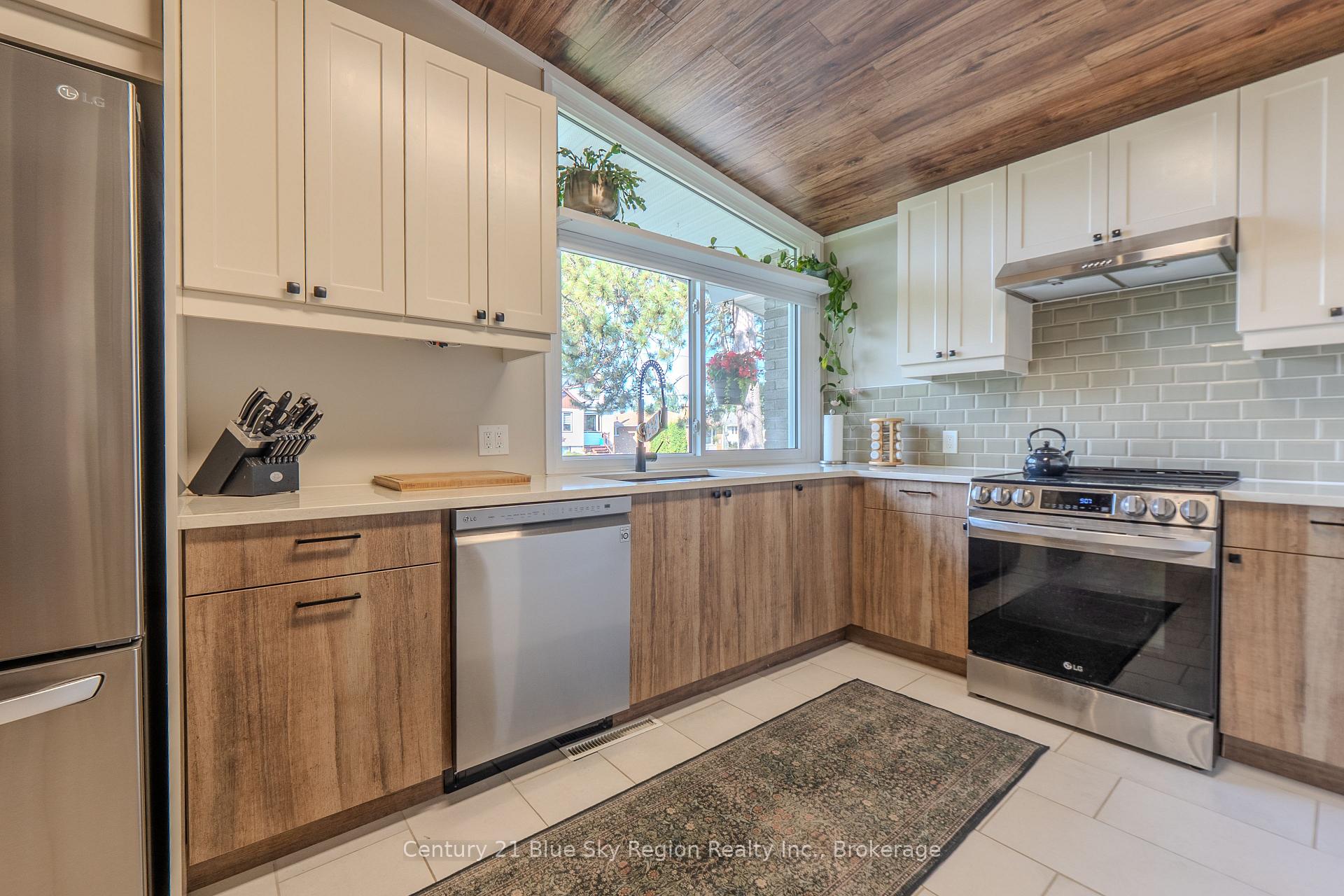 Photo 17 of 1440 Jane Street, North Bay, West End — HOMEH