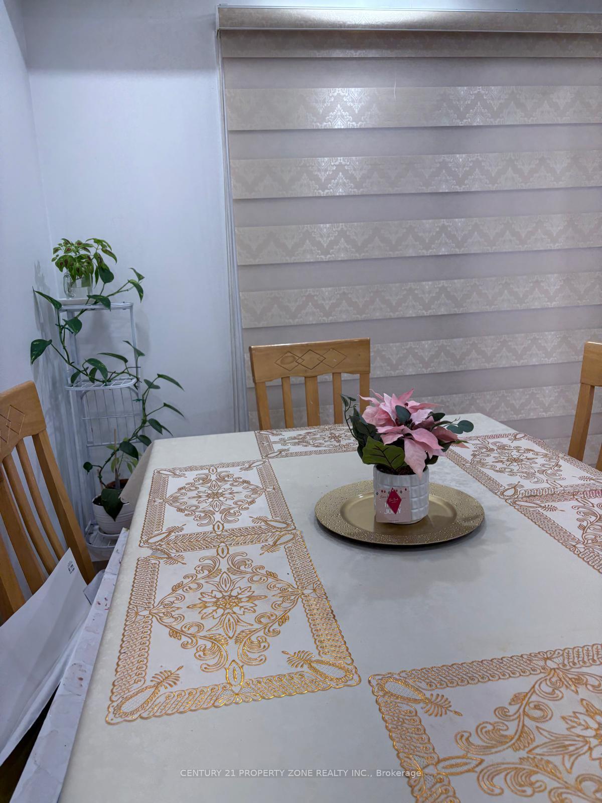 Photo 10 of 244 Royal Salisbury Way, Brampton, Madoc — HOMEH