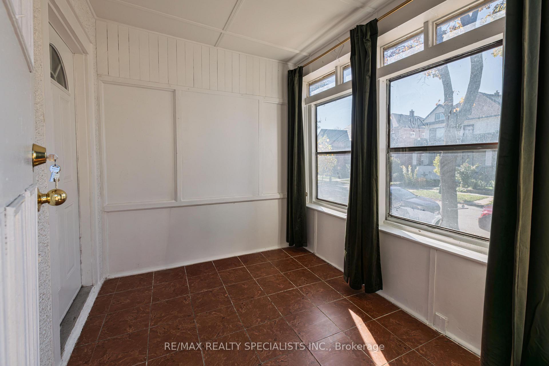 Photo 7 of 332 Elm Avenue, Windsor — HOMEH