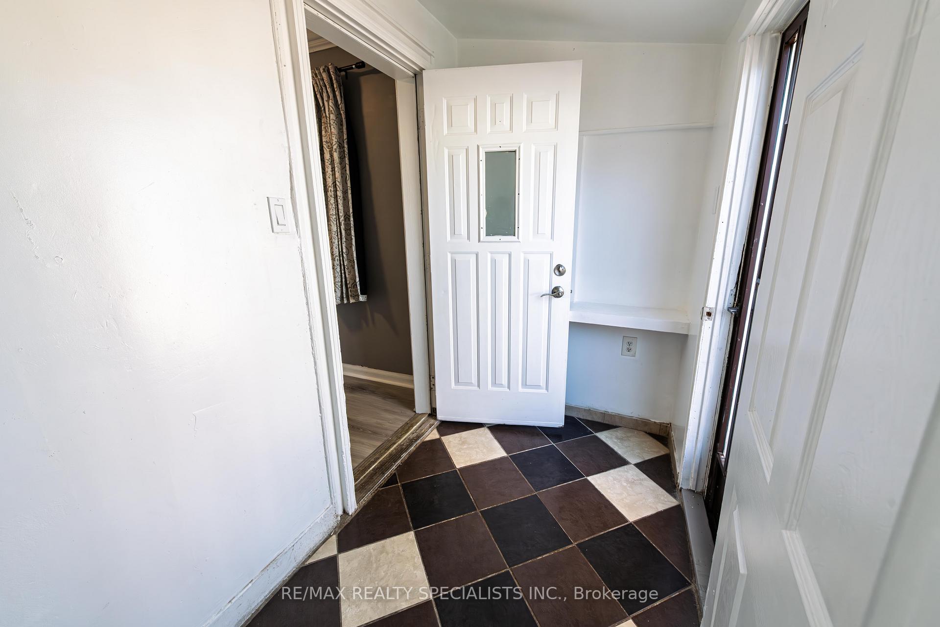 Photo 12 of 332 Elm Avenue, Windsor — HOMEH