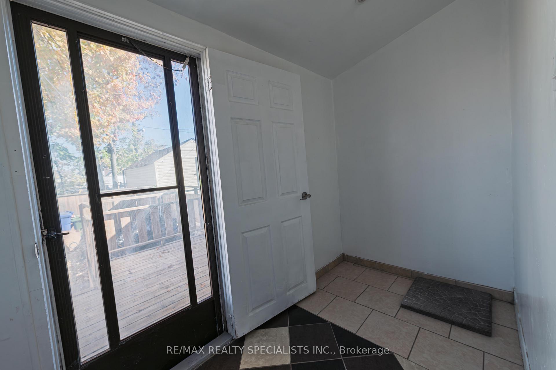 Photo 13 of 332 Elm Avenue, Windsor — HOMEH
