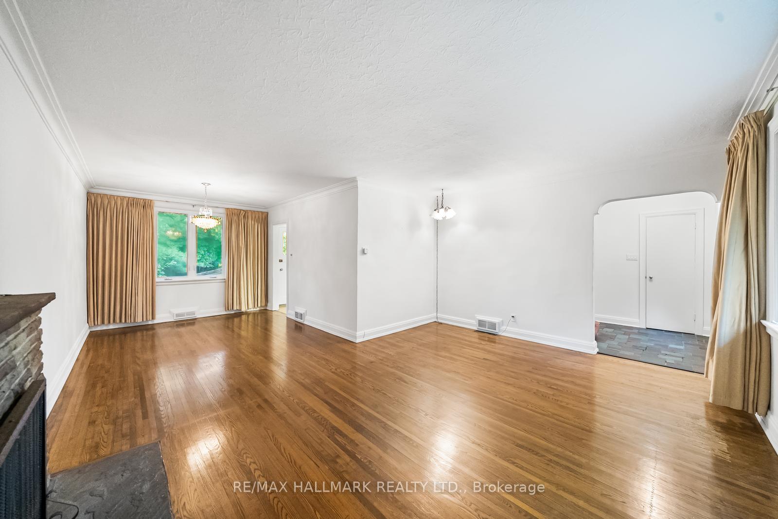 Photo 9 of 344 Spring Garden Avenue, North York, Willowdale East — HOMEH