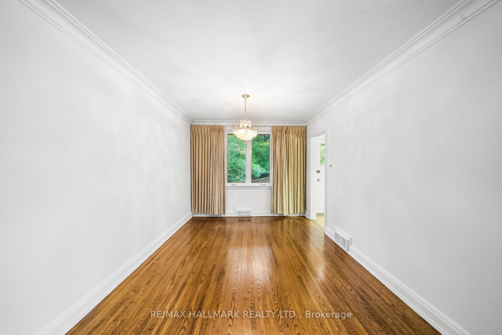 Photo 10 of 344 Spring Garden Avenue, North York, Willowdale East — HOMEH