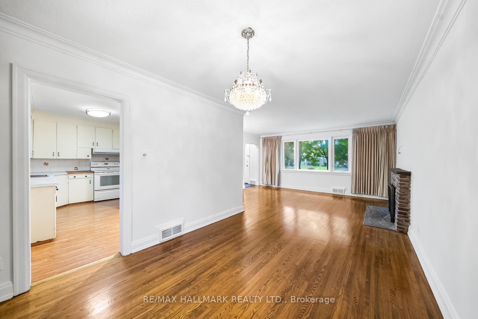 Photo 11 of 344 Spring Garden Avenue, North York, Willowdale East — HOMEH