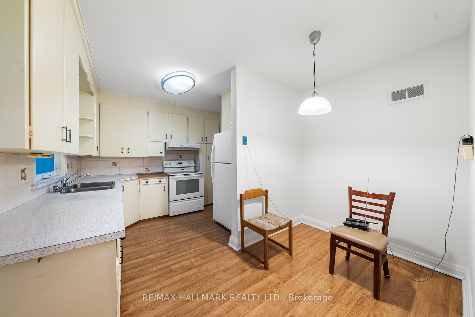 Photo 12 of 344 Spring Garden Avenue, North York, Willowdale East — HOMEH