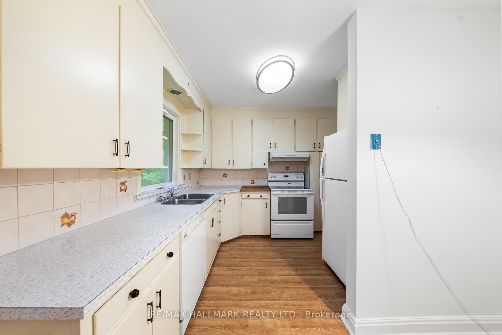 Photo 13 of 344 Spring Garden Avenue, North York, Willowdale East — HOMEH
