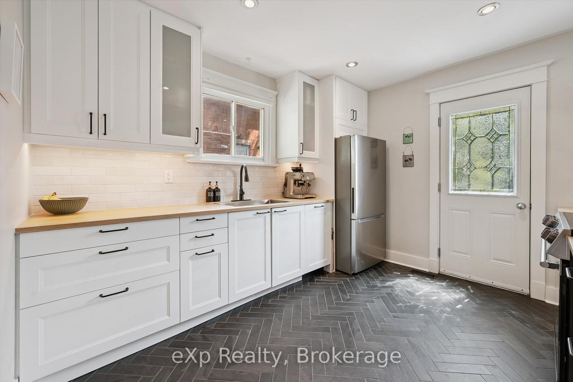 Photo 10 of 131 Surrey Street E, Guelph, Downtown — HOMEH