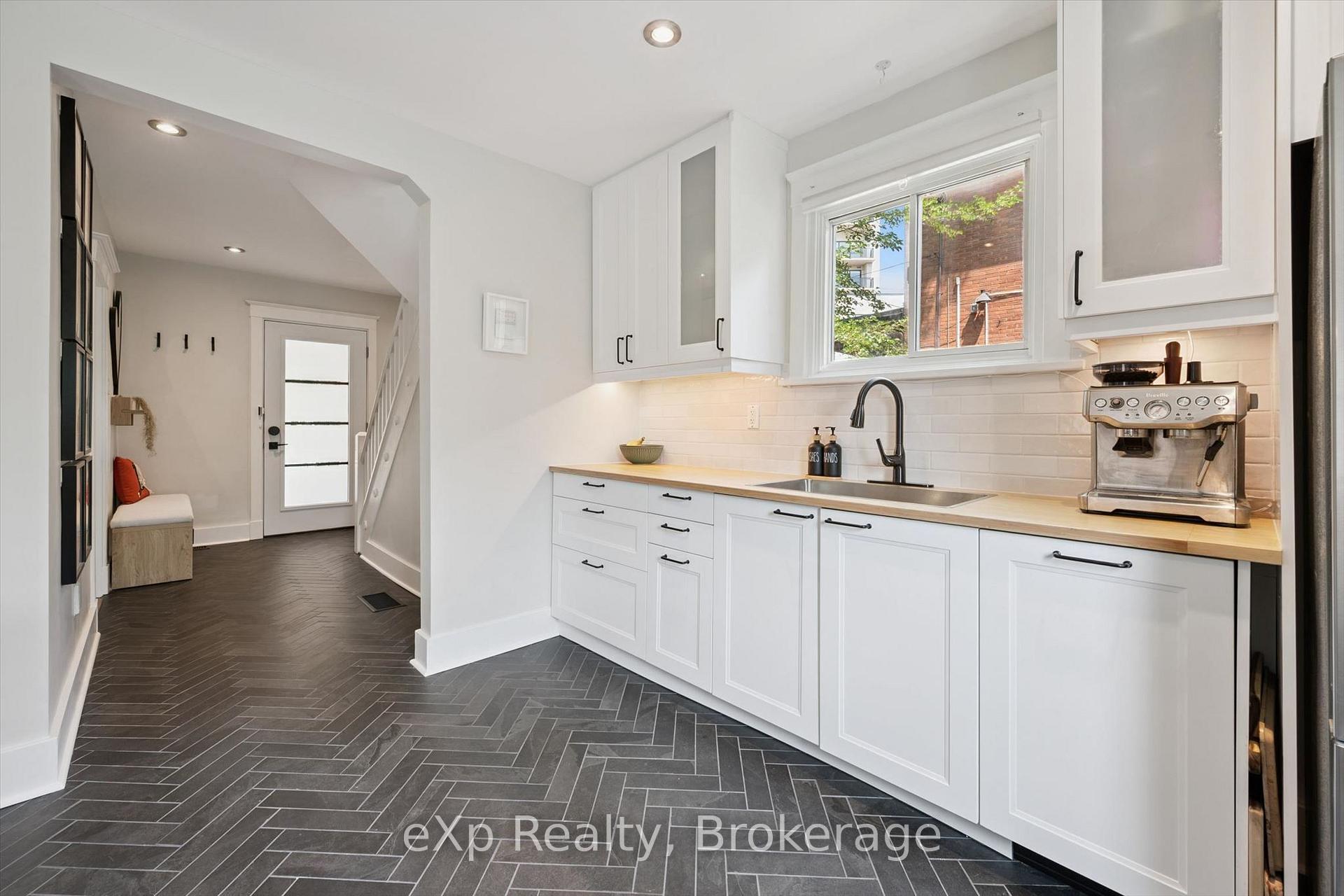 Photo 11 of 131 Surrey Street E, Guelph, Downtown — HOMEH