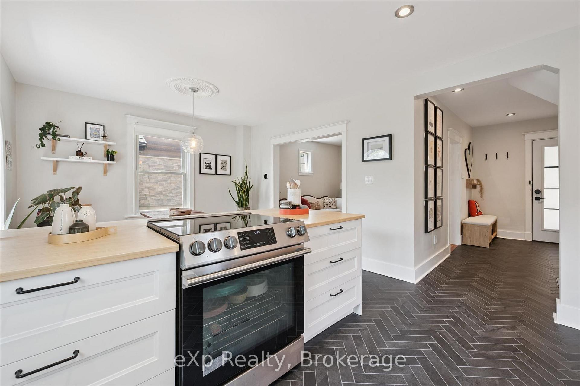 Photo 13 of 131 Surrey Street E, Guelph, Downtown — HOMEH