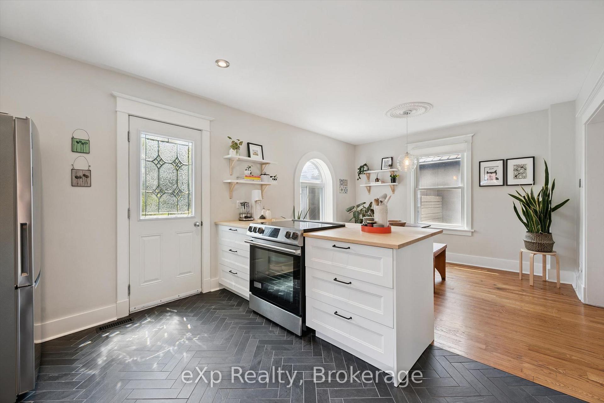 Photo 14 of 131 Surrey Street E, Guelph, Downtown — HOMEH