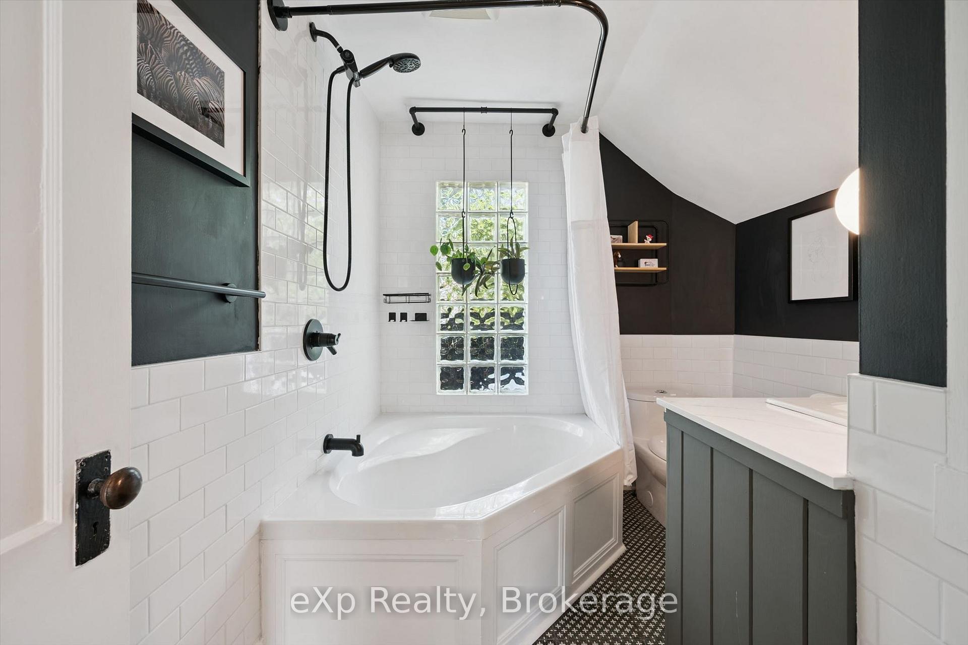 Photo 31 of 131 Surrey Street E, Guelph, Downtown — HOMEH
