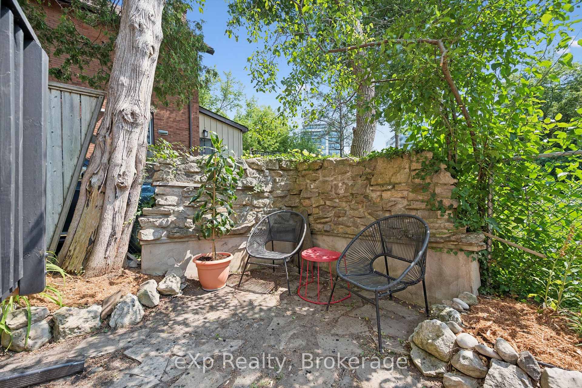 Photo 36 of 131 Surrey Street E, Guelph, Downtown — HOMEH